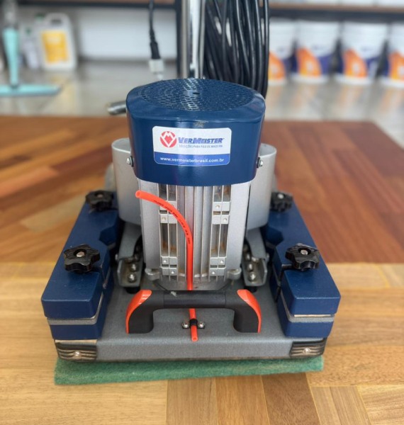 Manutenção, instalação e raspagem de piso de madeira e decks